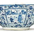 A large blue and white bowl, Ming dynasty, Chongzhen period