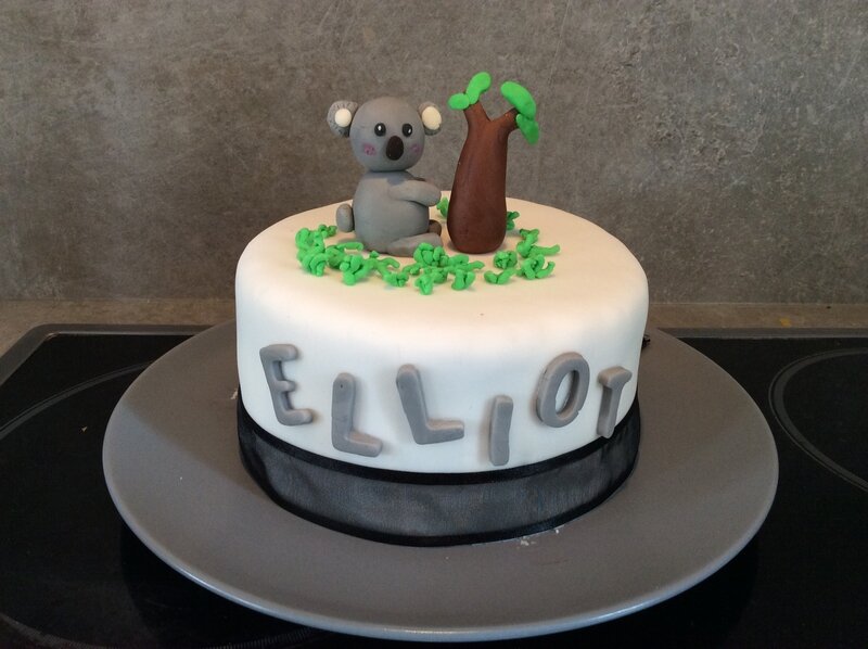 Gateau D Anniversaire Un Peu De Moi Couture Beaux Gateaux Famille