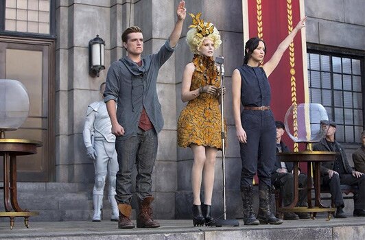 SPOILERS_Hunger_Games_l_Embrasement_prend_des_libertes_avec_le_livre_portrait_w532
