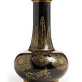 Vase en porcelaine laquée. chine. fin du xviiie ou début du xixe siècle. 