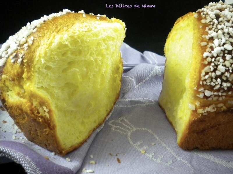 Brioche moelleuse au sucre à la mie bien filante 3