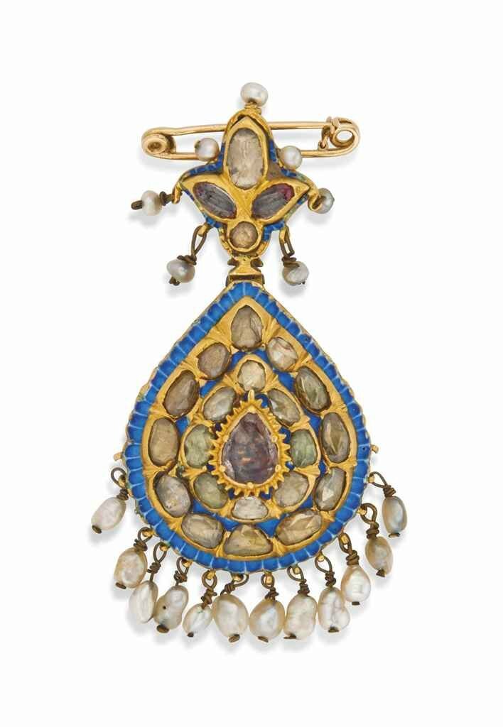 A gemset enamelled gold pendant Qajar, Iran, 19th century - Alain