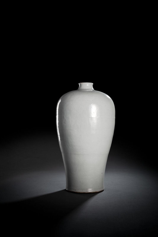 A rare tianbai-glazed meiping, Ming dynasty, possibly Jingtai period (1450-1456)