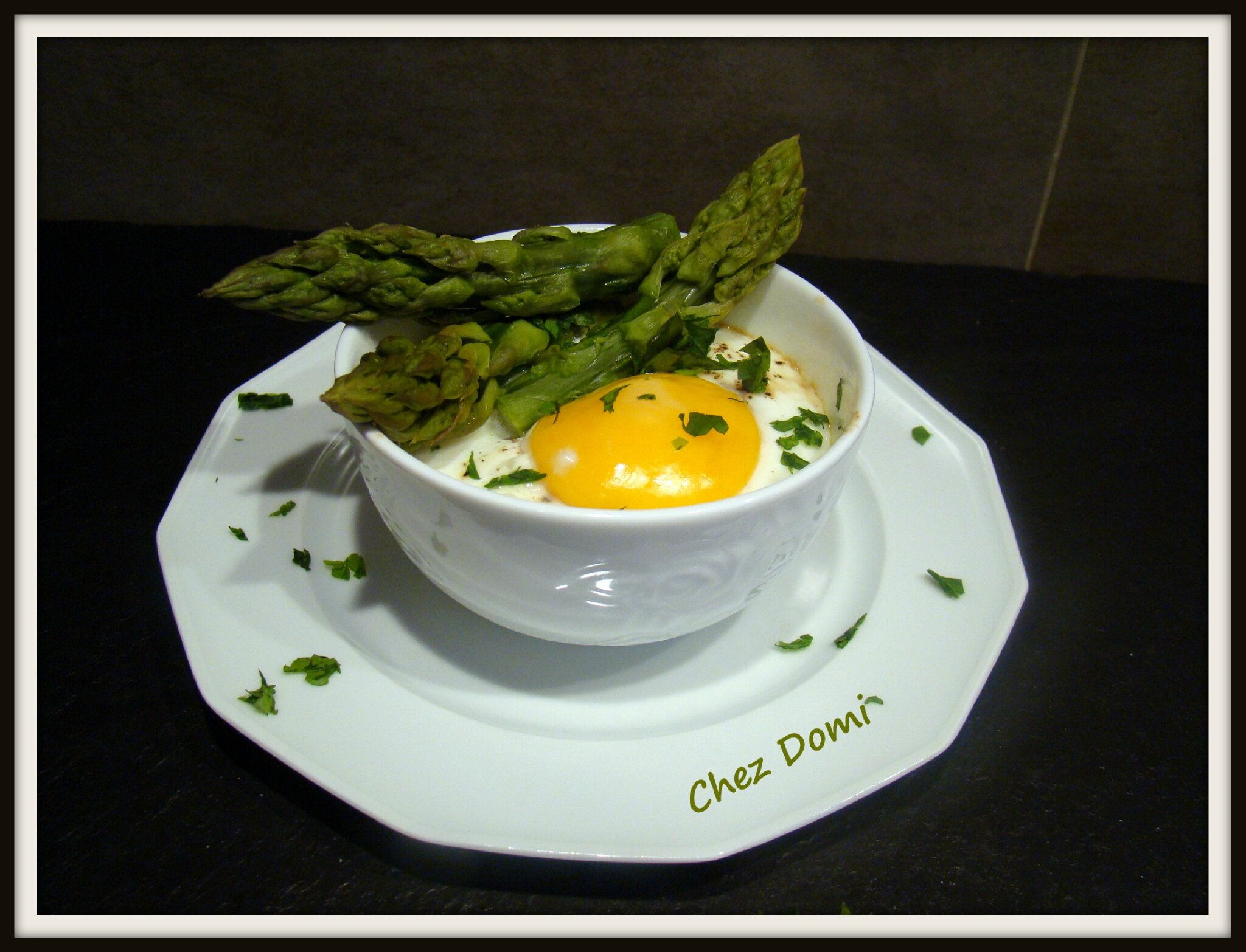 œufs en cocotte aux asperges vertes Domi vous ouvre sa porte