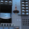 Kyôto Tower en reflet dans Kyôto eki