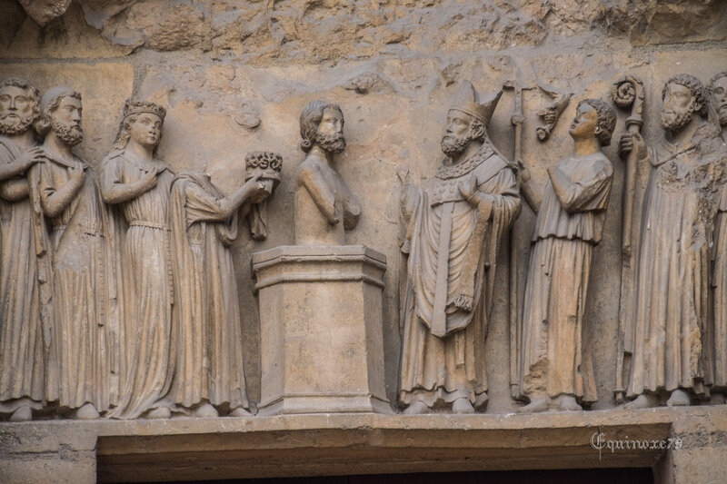 Le 25 décembre 498 Clovis roi des Francs est baptisé avec 3000 guerriers à Reims par l'évêque Saint-Remi (5)