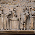 Le 25 décembre 498 clovis roi des francs est baptisé avec 3000 guerriers à reims par l'évêque saint-remi.