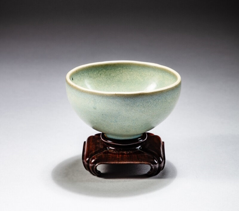 A small ’Jun’ bubble bowl, Song dynasty (960-1279)
