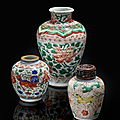 Trois petits vases en porcelaine wucai, chine, epoque transition, xviiième siècle