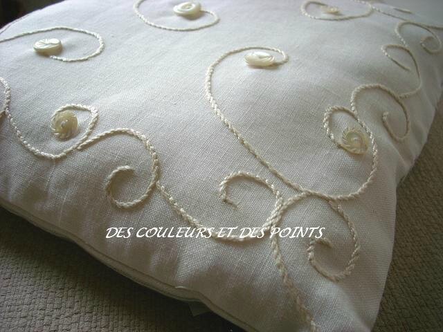 COUSSIN BLANC DETAILS 3