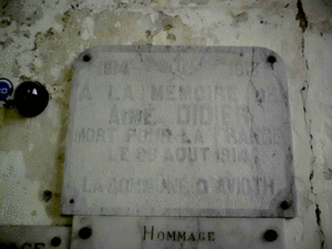 55600 - Avioth - plaque servant de mt aux morts dans basilique 55