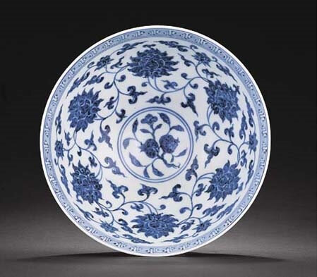 A fine and rare early Ming blue and white lianzi bowl, Xuande six ...