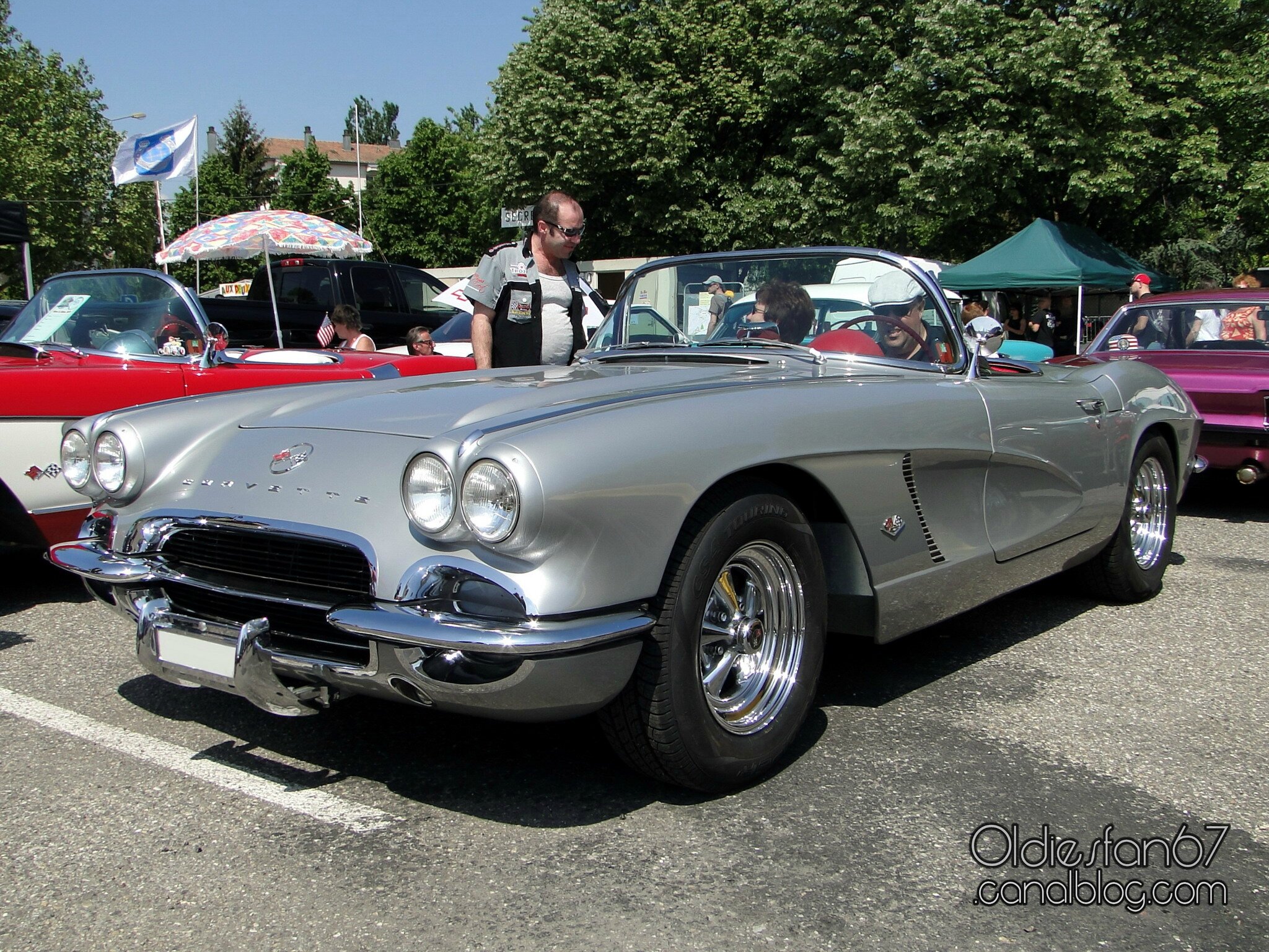 Chevrolet corvette старый