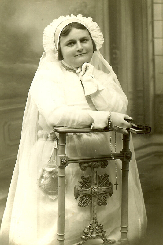 Suzanne en communiante en 1938