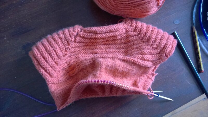 Petit robe en laine en cours