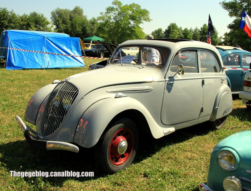 Peugeot 202 Berline (1938-1949)(6ème Fête Autorétro étang d' Ohnenheim) 01