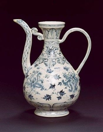 Vietnamese blue and white ewer - Late 15th/early 16th century