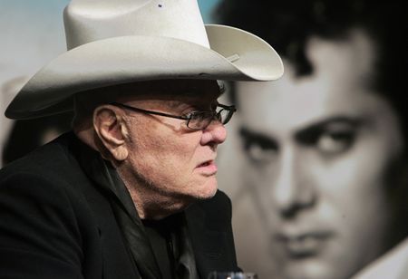 466540_tony_curtis_american_prince_in_budapest