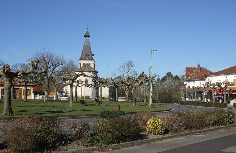 Photo-place-mairie-Escource
