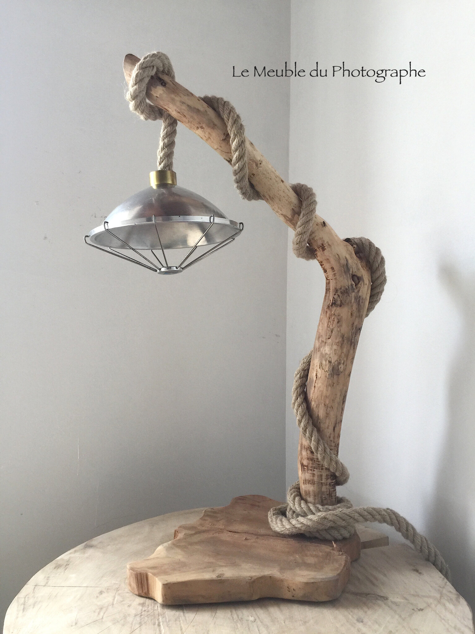Lampe en bois flotté et corde électrifiée - Barbatruc et récup