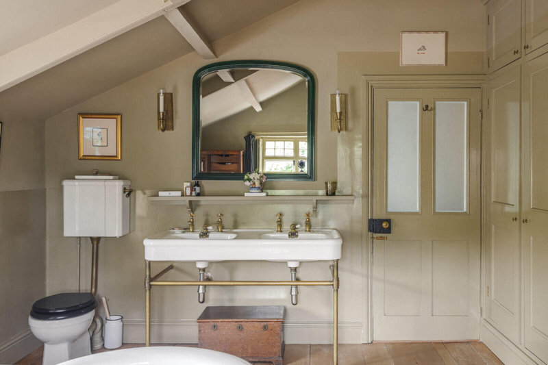 vintage-style-bathroom-country-house-nordroom-1500x1000