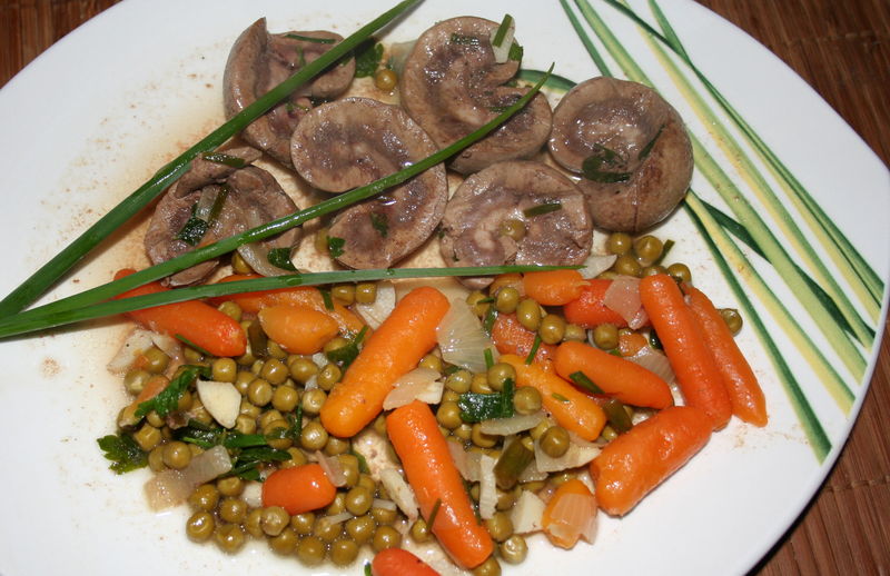 Cocotte de printemps aux rognons d'agneau, peitis pois et jeunes carottes amafacon