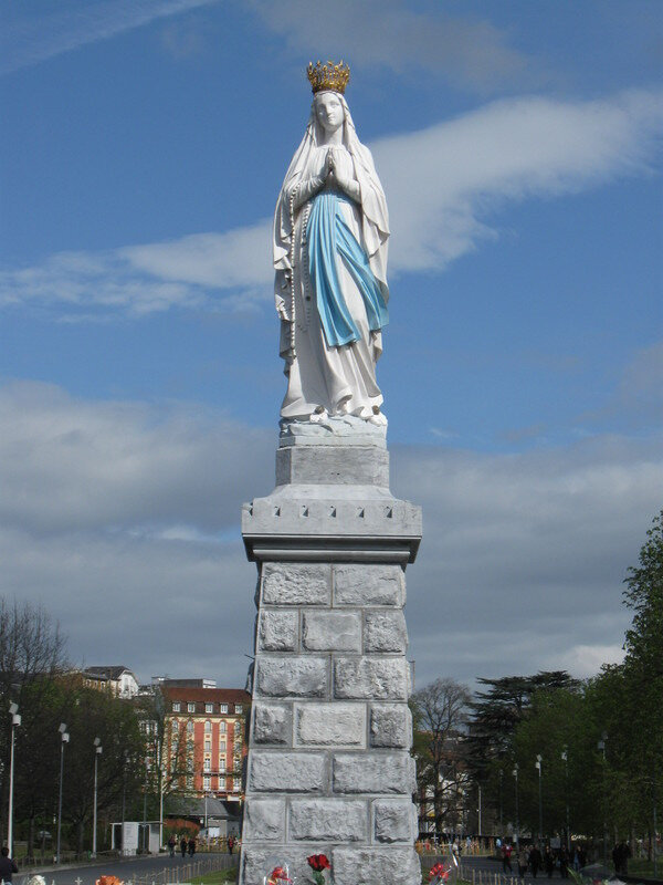 Sainte Vierge couronnée Lourdes -2-