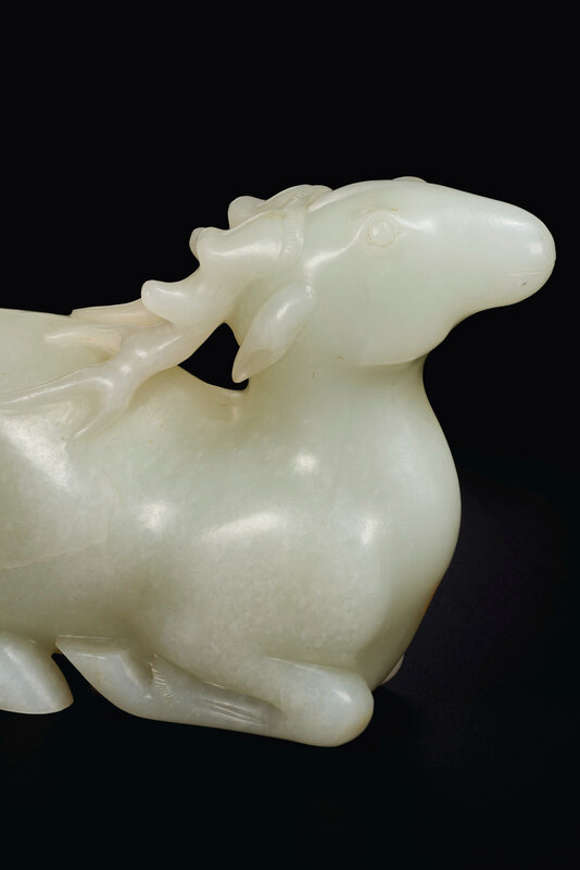 2021_NYR_19150_0652_003(a_large_white_jade_figure_of_a_recumbent_stag_17th-18th_century011959)