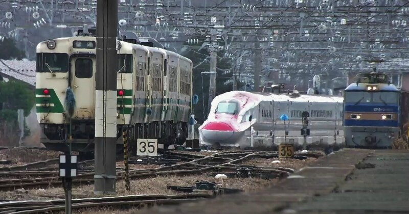 Akita 3 trains