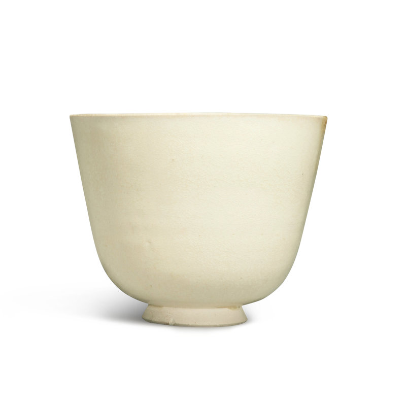 A rare large white-glazed cup, Sui dynasty