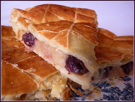 Galette_des_rois_pommes_cerises_et__clats_de_pistaches__55_