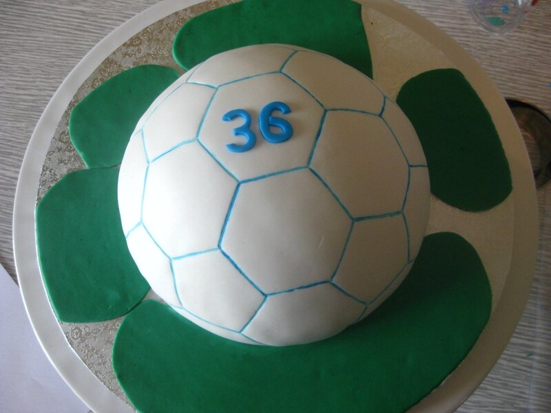 Gateau Ballon De Foot Om Les Hobbies D Aurelie Gateau Ballon De Foot Om Les Hobbies D Aurelie