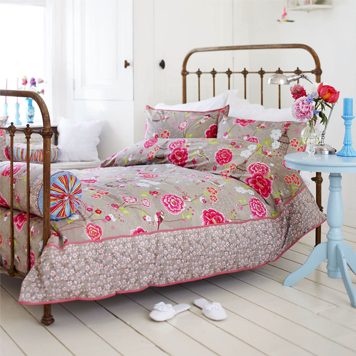 brown-with-roses-bed-linen