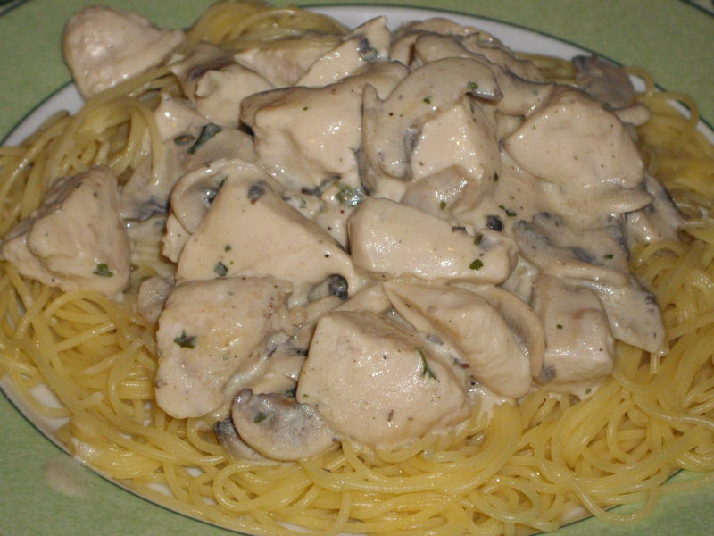 Spaghetti poulet et champignon à la crème Petite cuisinière