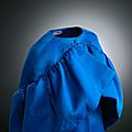 Cristobal Balenciaga, Robe de soirée en gazar de soie bleu indigo, 1965