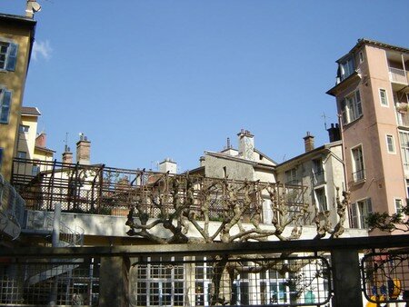 800px_Ancienne_maison_Stendhal_Grenoble