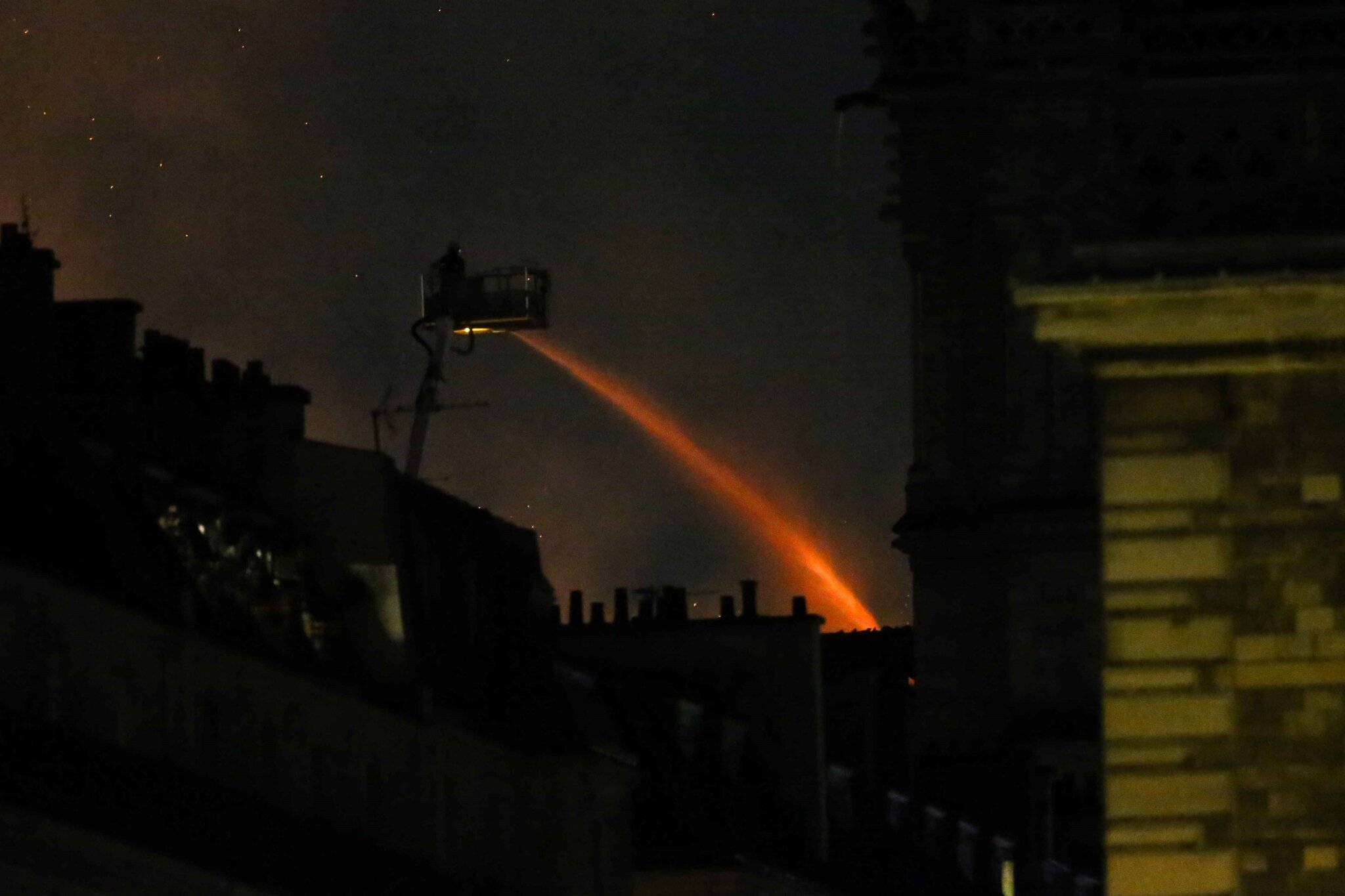 Incendie de Notre-Dame de Paris : la France pleure sa cathédrale. © Michel Stoupak. Lun 15.04.2019, 20h37m52.