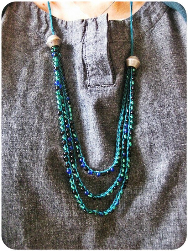 collier bleu c
