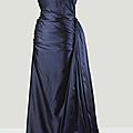 Balenciaga Haute Couture, 1948. Robe de grand soir drapée en satin duchesse midnight blue