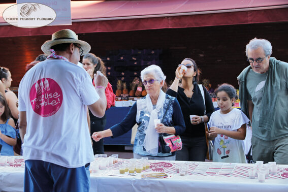 TOULOUSE_A_TABLE_degustations_de_potages_et_smoothies_le_stand_____
