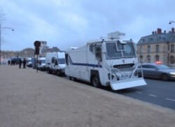 camions-à-eau-Versailles-250x182