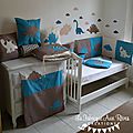 Linge lit bébé et décoration dinosaure bleu pétrole canard, beige et camel : gigoteuse, tour lit & berceau, couverture, stickers