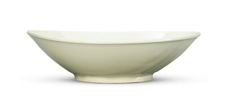 An inscribed Xing white-glazed ‘ying’ shallow bowl, Five Dynasties (907-960)