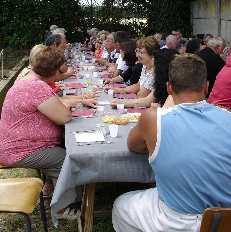 2014-07-14-repas et boule de fort-amicale laïque (15)