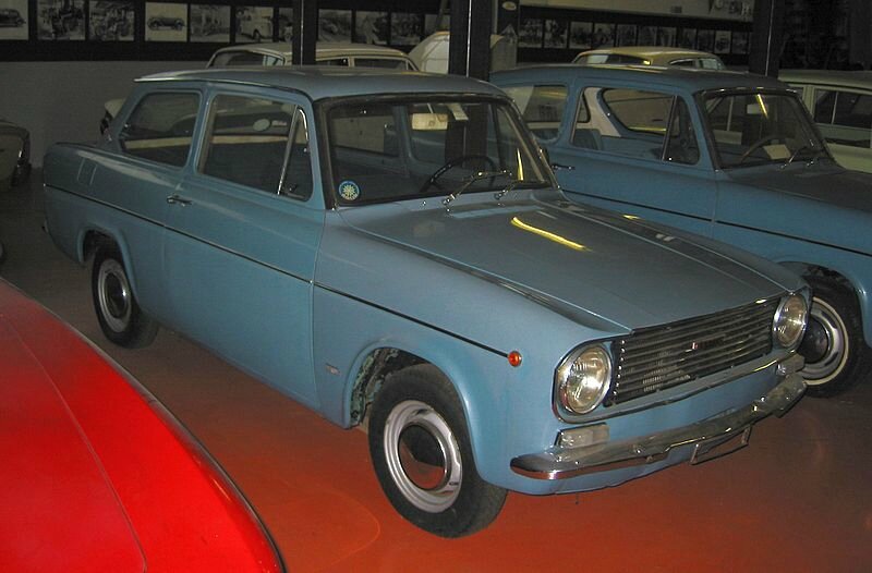 800px-Ford_Anglia_Torino_1964-1967_vvl