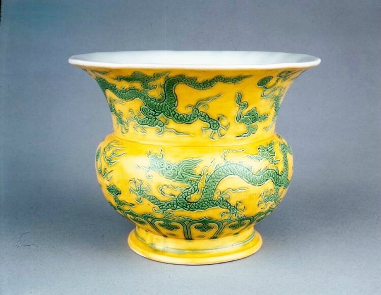 Green-and-yellow zhadou with dragons, Ming dynasty, Zhengde Four-character Zhengde mark in a double circle in underglaze blue on the base and period, AD 1506–21