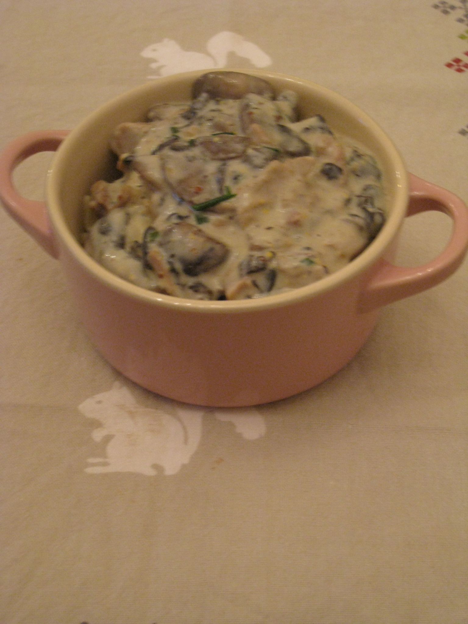 Cassolette De Champignons à La Crème CASSOLETTE POULET - CHAMPIGNONS - Les petits plats de Mimimarie