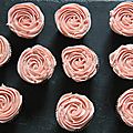 Cupcakes choco-framboise creme au beurre en forme de rose