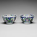 A pair of wucai bowls, ruiqingtang qingyazhi mark, 17th century