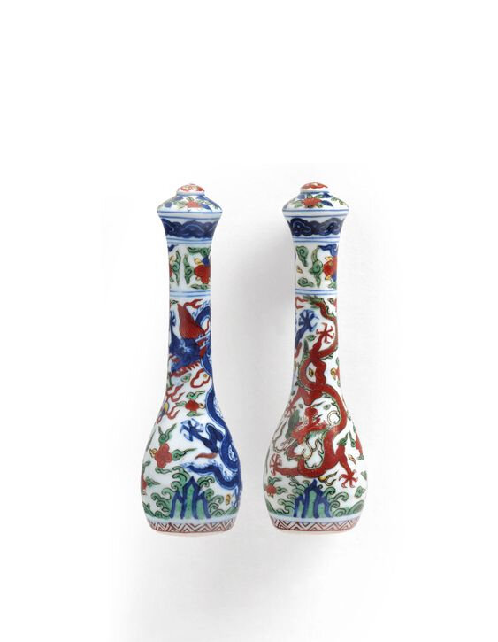 A fine and rare wucai brush handle, Ming dynasty, Wanli period (1573-1620)